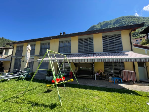 VILLA BIFAMILIARE CON GRANDE GIARDINO