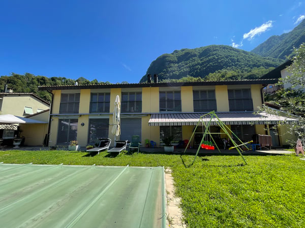 VILLA BIFAMILIARE CON GRANDE GIARDINO 10