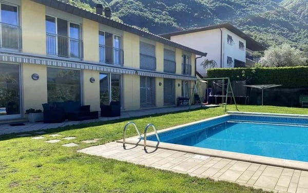 VILLA BIFAMILIARE CON GRANDE GIARDINO 2