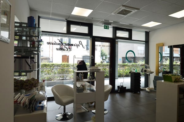 LOCALE COMMERCIALE AL PIANTERRENO CON VETRINE 3