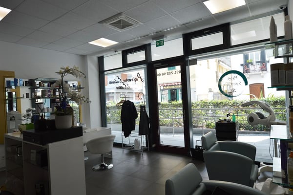 LOCALE COMMERCIALE AL PIANTERRENO CON VETRINE 2