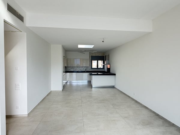 ELEGANTE ATTICO, GRANDE TERRAZZA BEN SOLEGGIATA CON VISTA LAGO 4
