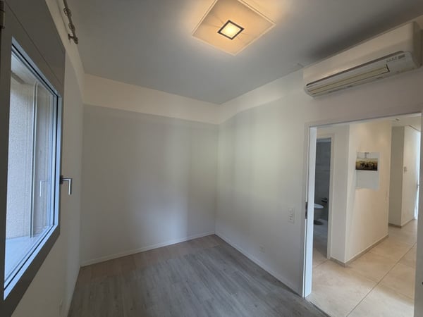 ELEGANTE ATTICO, GRANDE TERRAZZA BEN SOLEGGIATA CON VISTA LAGO 8