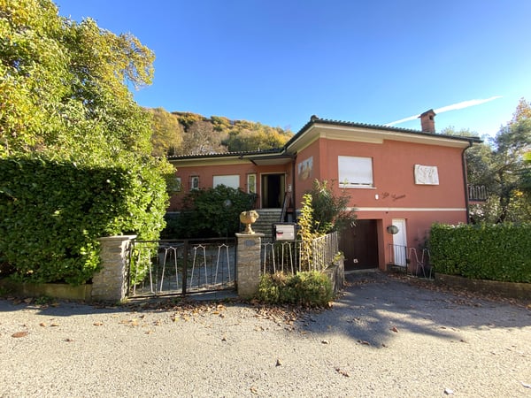 VILLA DI CHARME IN POSIZIONE ESCLUSIVA, PERFETTA ANCHE COME OPERAZIONE IMMOBILIARE
