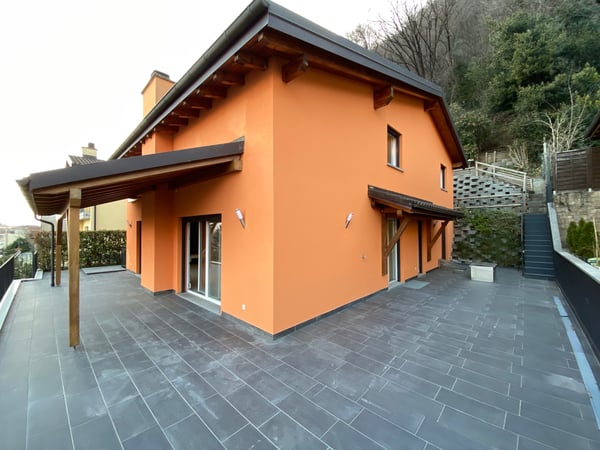 CASA UNIFAMILIARE NEL VERDE 2