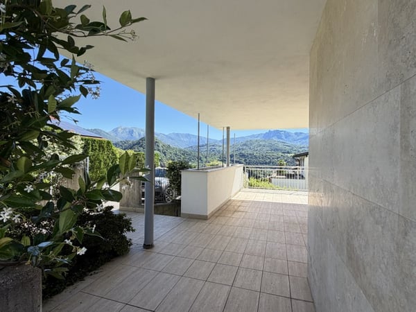 VILLA CON AMBIENTI LUMINOSI E MAGNIFICA TERRAZZA PANORAMICA 5