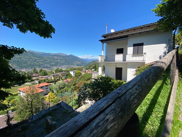 ELEGANTE CASA CON VISTA LAGO NEL CUORE DELLA COLLINA D'ORO 2