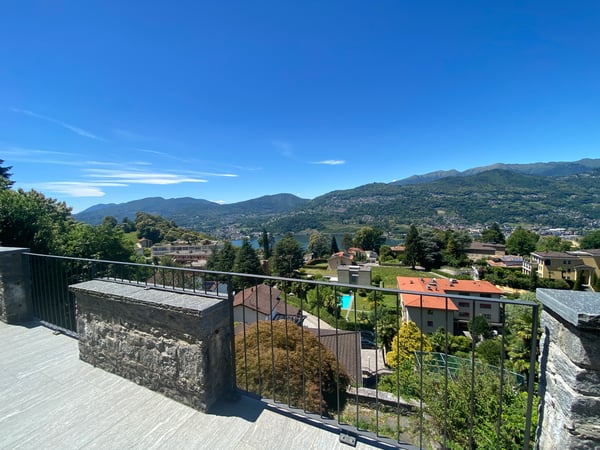 ELEGANTE CASA CON VISTA LAGO NEL CUORE DELLA COLLINA D'ORO 4