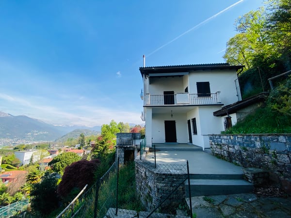 ELEGANTE CASA CON VISTA LAGO NEL CUORE DELLA COLLINA D'ORO 7