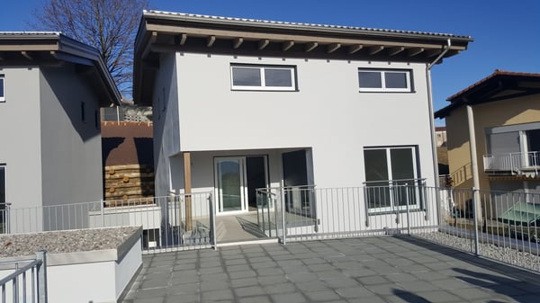 VILLA UNIFAMILIARE DI 5.5 LOCALI CON GIARDINO 1