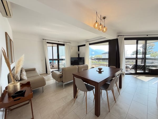 ELEGANTE APPARTAMENTO AMMOBILIATO DI 4.5 LOCALI CON TERRAZZE E VISTA LAGO CASSARATE 2