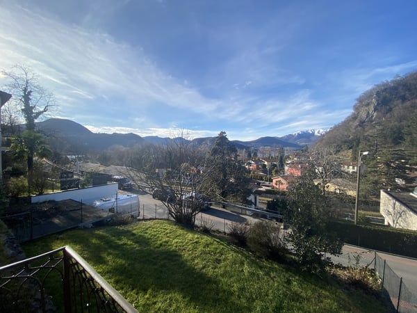 ACCOGLIENTE CASA TICINESE CON GIARDINO E VISTA SUL LAGO DI LUGANO 13