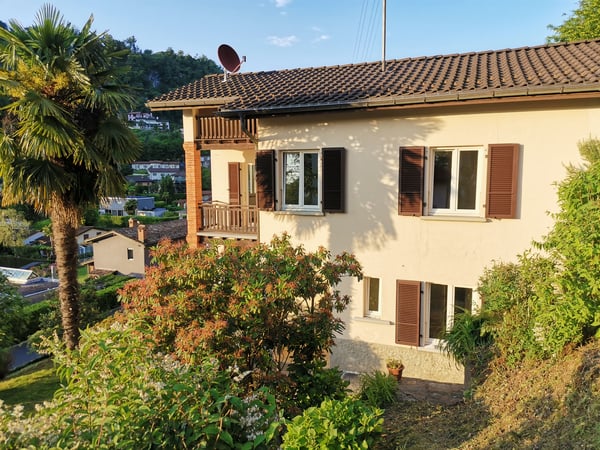 ACCOGLIENTE CASA TICINESE CON GIARDINO E VISTA SUL LAGO DI LUGANO 3