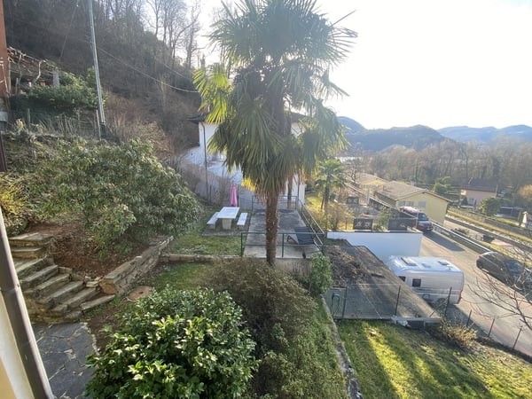 ACCOGLIENTE CASA TICINESE CON GIARDINO E VISTA SUL LAGO DI LUGANO 12