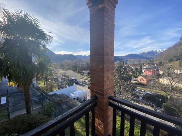 ACCOGLIENTE CASA TICINESE CON GIARDINO E VISTA SUL LAGO DI LUGANO 7