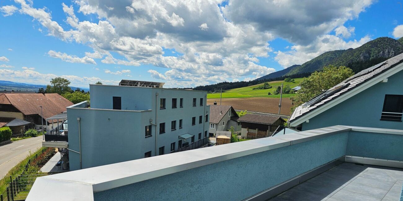 KLEIN. FEIN. ALPEN VOR DER TÜR. - ATTIKAWOHNUNG MIT ATEMBERAUBENDER PANORAMATERRASSE