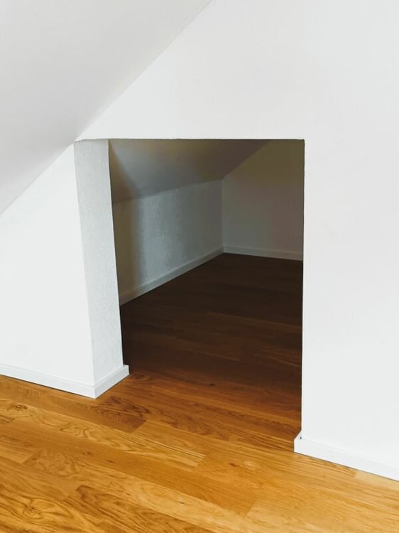 Wohnen mit viel Cachet: Dachwohnnug in Lommiswil 9