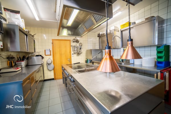 Restaurant à fort potentiel avec les murs à Morgins 14