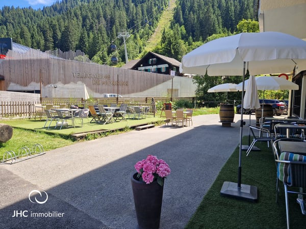 Restaurant à fort potentiel avec les murs à Morgins 2