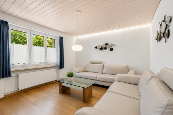 Charmante, modernisierte Doppeleinfamilienhaus-Hälfte mit viel Grün 4