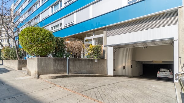 Place de parking intérieur 8