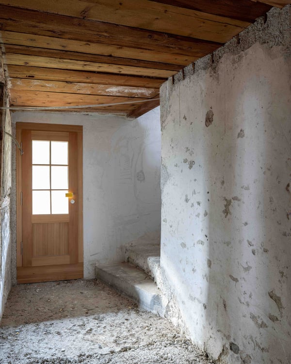 Charmante 2.5-Zimmer-Duplex-Wohnung in historischem Gebäude in Stalden VS 10