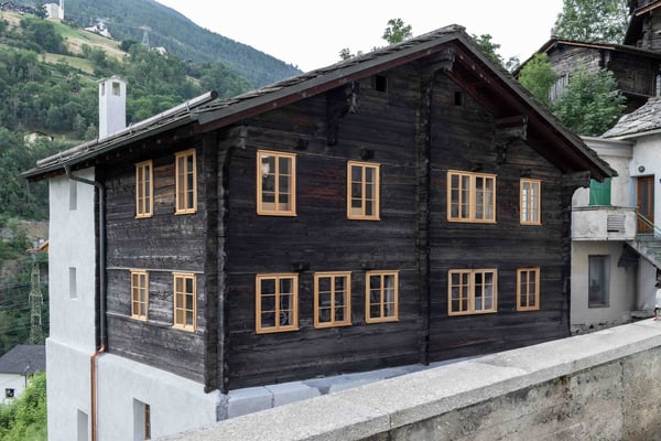 Charmante 2.5-Zimmer-Duplex-Wohnung in historischem Gebäude in Stalden VS 2