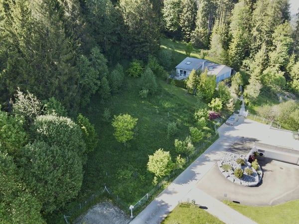 Bauland im Baurecht in Alpthal-Brunni – Toplage am Hang mit Weitblick 1