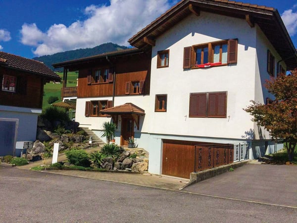 Exklusives Wohnen in Sarnen – Mehrfamilienhaus im Chalet-Stil in Kägiswil 2