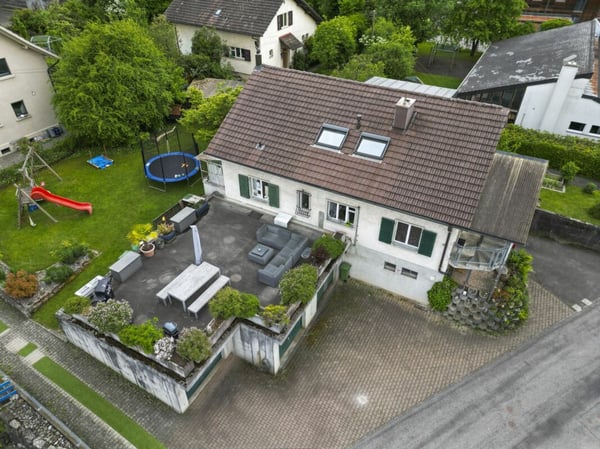 Zweifamilienhaus: Viel Platz, viel Potential 1