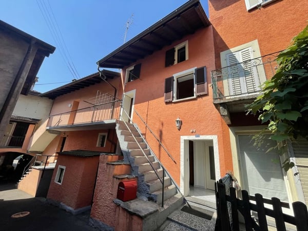 Vendesi casa unifamiliare di 3.5 locali su 3 piani a Solduno 1