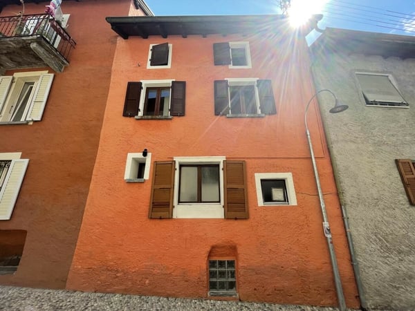 Vendesi casa unifamiliare di 3.5 locali su 3 piani a Solduno 2
