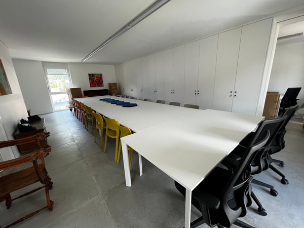 Affittasi moderno e spazioso ufficio arredato a Losone 8