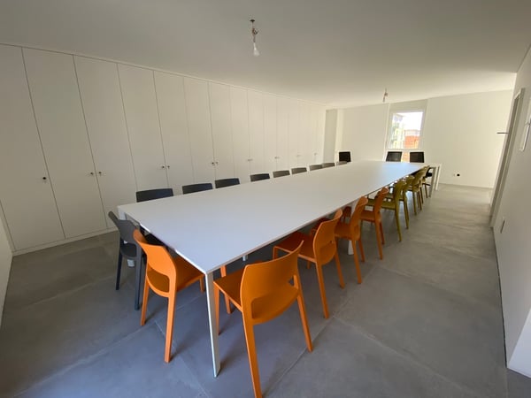 Affittasi moderno e spazioso ufficio arredato a Losone 2