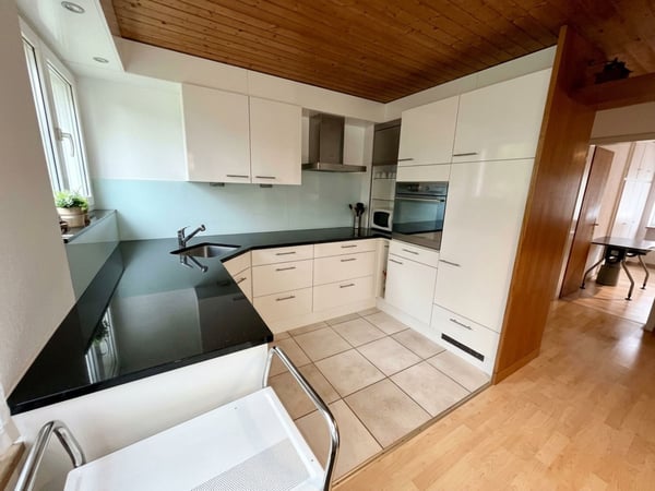 Exklusive 5.5 Zimmerwohnung – inkl. Garage & Wintergarten 5