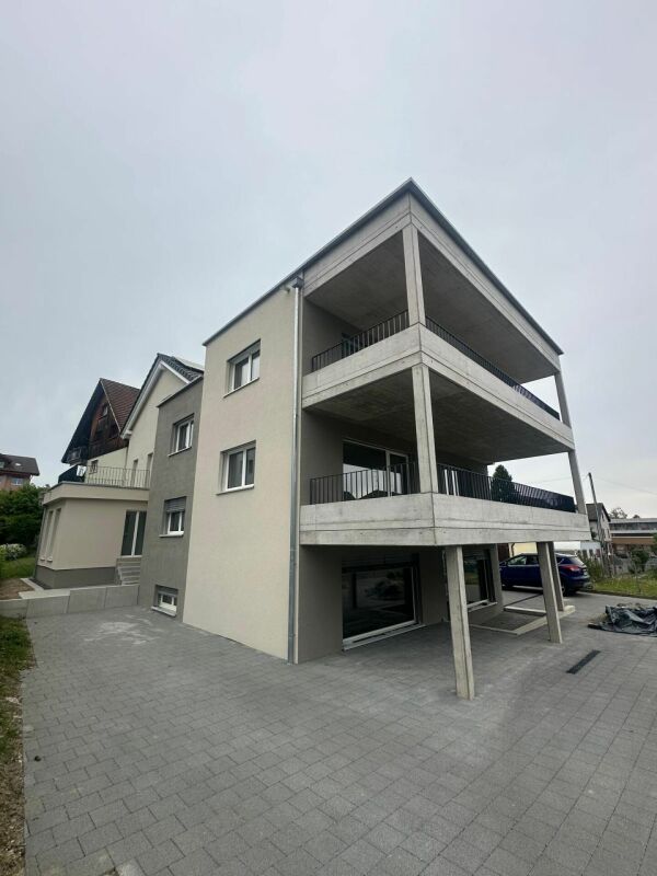 2.5 Zi. Wohnung im 1.OG mit grossem Balkon