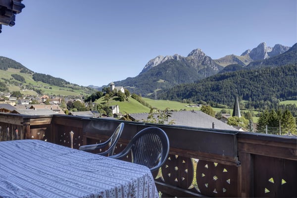 A family chalet comprising two flats, in need of renovation, in the heart of Château-d'Oex 4