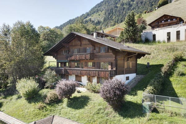 A family chalet comprising two flats, in need of renovation, in the heart of Château-d'Oex 8