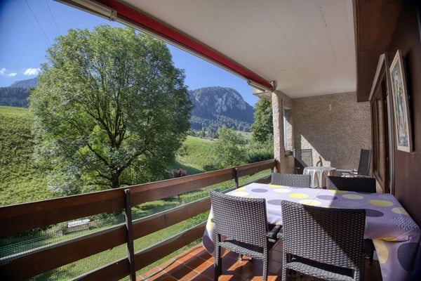 Sunny 4.5-room flat close to local amenities