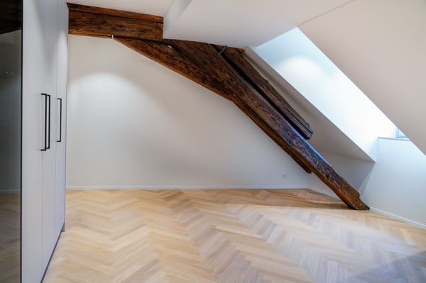 Charmante, kernsanierte 4.5-Zimmer-Dachmaisonettewohnung 10