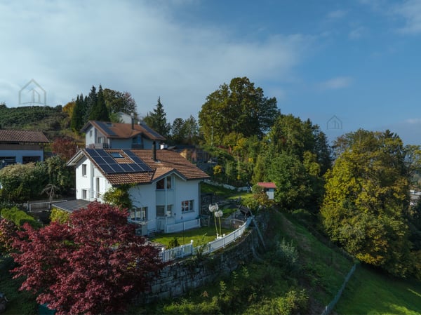 Traumhaftes Wohnen mit Pool, Wellness, Panoramasicht und Wald 1