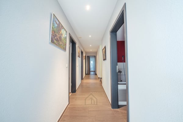 Ein Zuhause mit viel Freiraum, Privatsphäre und traumhafter Aussicht 8