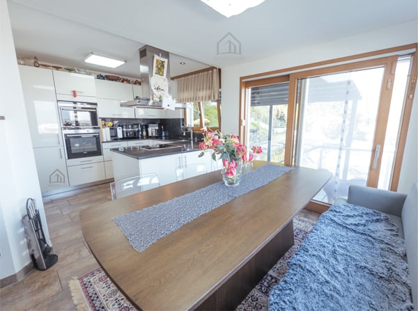 Traumhaftes Wohnen mit Pool, Wellness, Panoramasicht und Wald 4
