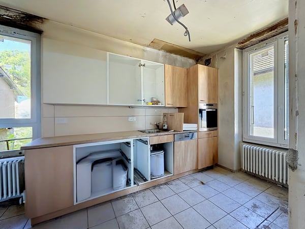 Villa à rénover avec énorme potentiel à Cressier 5