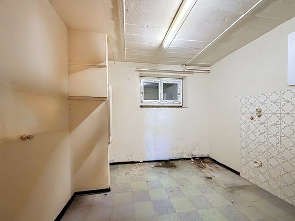 Villa à rénover avec énorme potentiel à Cressier 12