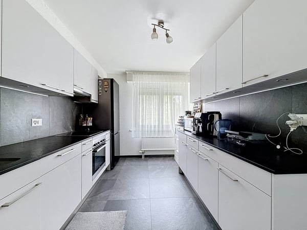 Bel appartement lumineux avec véranda et garage individuel inclus 3