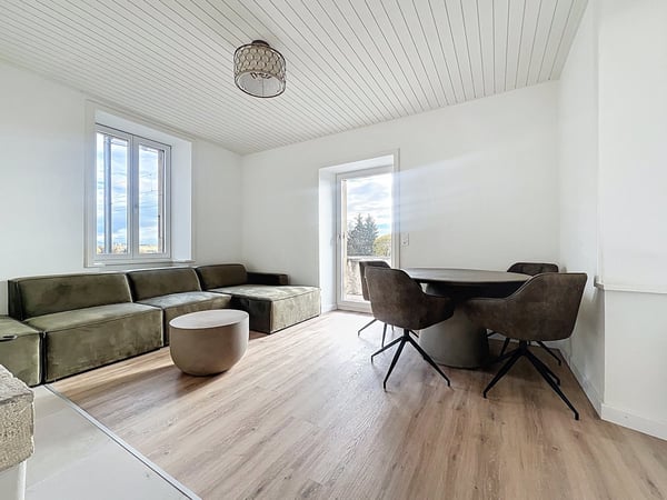 Coup de cœur garanti – villa rénovée avec terrasse et vue sur le lac ! 1