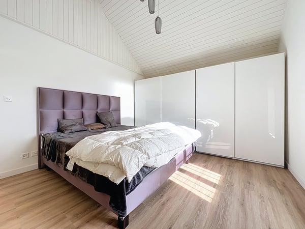 Coup de cœur garanti – villa rénovée avec terrasse et vue sur le lac ! 8