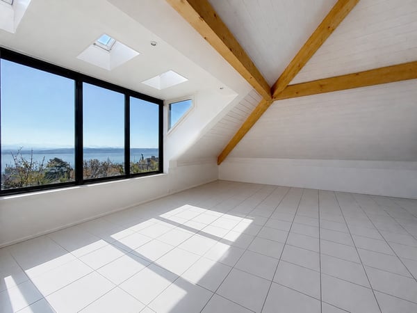 Le panorama comme luxe du quotidien —  Appartement 4,5 pièces avec mezzanine, vue lac et Alpes
