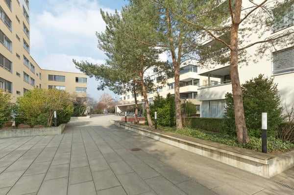 Zentral gelegene 4 1/2 Zimmerwohnung 3.OG im beliebten Hertiquartier 13